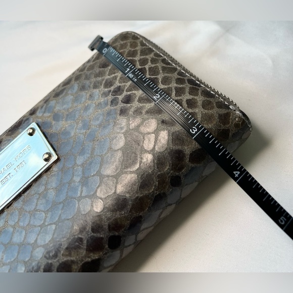 Michael Kors Snakeskin Continental Wallet w/Wristlet - Excellent Condition! - Picture 5 of 10